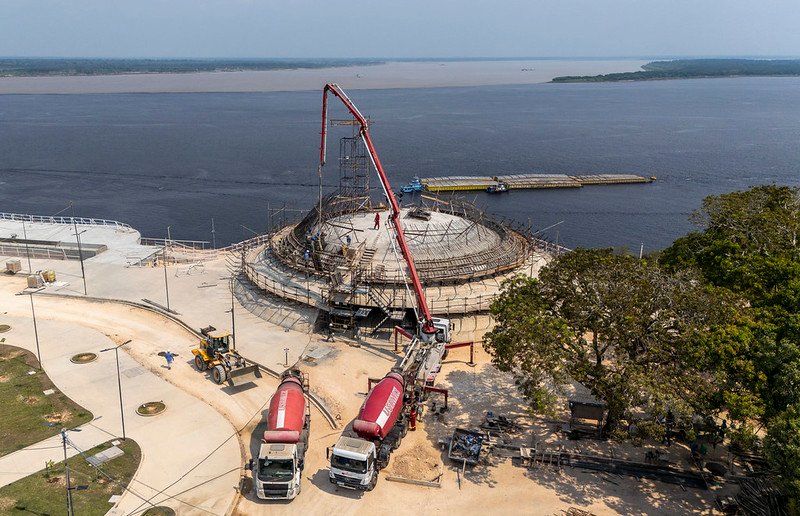 Obra de Oscar Niemeyer avança com início de concretagem de estruturas que simbolizam os rios Negro e Solimões