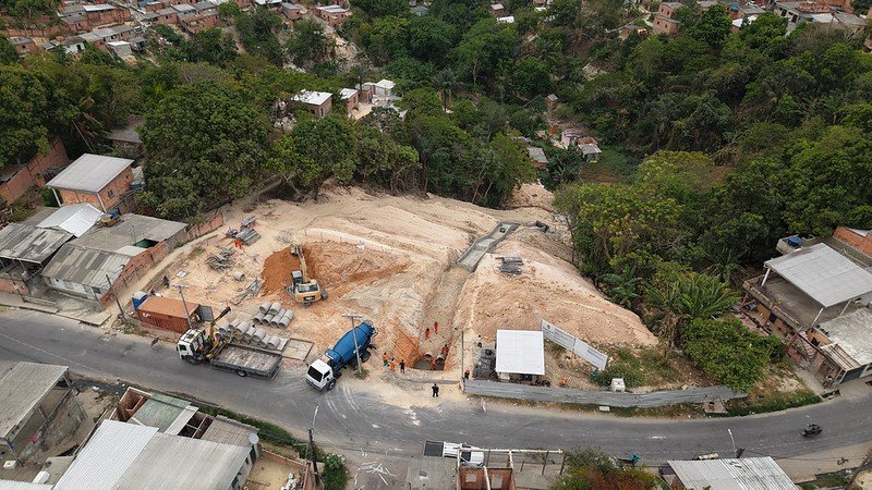 Prefeitura de Manaus avança em obra de contenção de erosão na rua Londres, no Gilberto Mestrinho