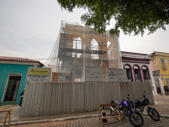 Obra do Casarão de São Vicente realizada pela prefeitura avança com recuperação da fachada, fundações e elementos metálicos