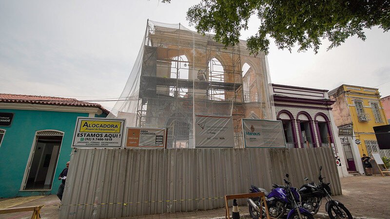 Obra do Casarão de São Vicente realizada pela prefeitura avança com recuperação da fachada, fundações e elementos metálicos