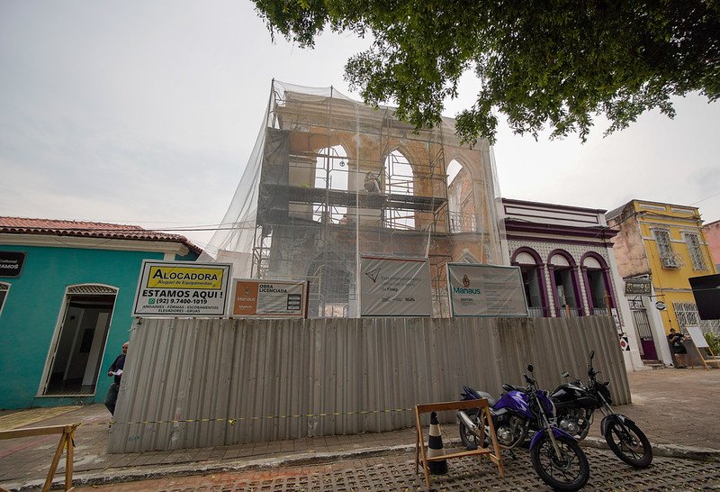 Obra do Casarão de São Vicente realizada pela prefeitura avança com recuperação da fachada, fundações e elementos metálicos