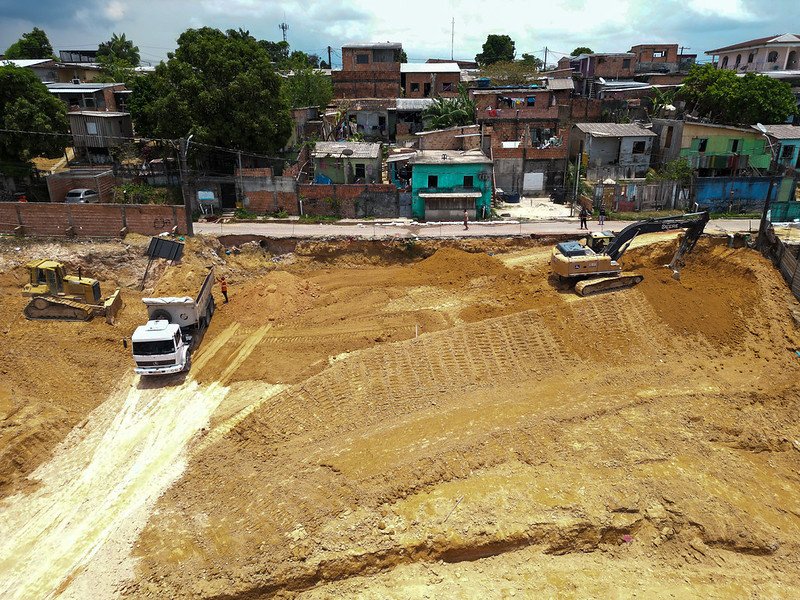 Prefeitura de Manaus trabalha na contenção de erosão e prevenção de riscos no bairro Tancredo Neves 