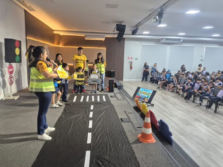 Prefeitura promove ação de educação para o trânsito para cerca de 400 crianças em Manaus