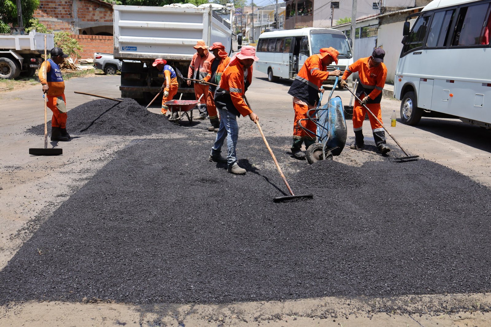 Prefeitura de Manaus avança com recuperação asfáltica e melhora tráfego no Coroado