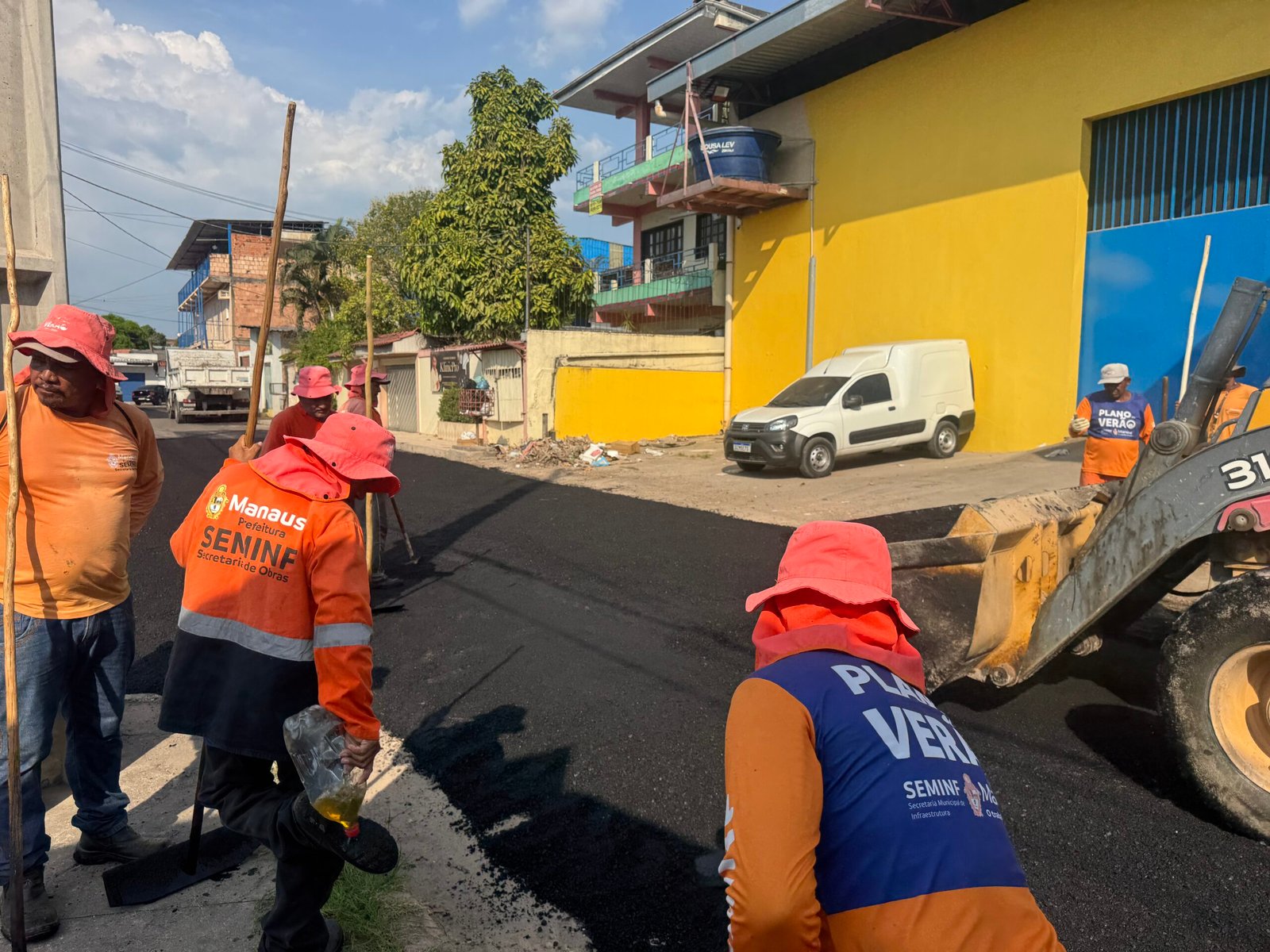 Prefeitura de Manaus recupera rua Tancredo Neves e melhora mobilidade na zona Leste