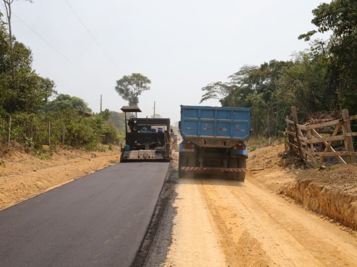 Prefeitura de Manaus inicia pavimentação no ramal do Pedreiras e melhora acesso à zona rural