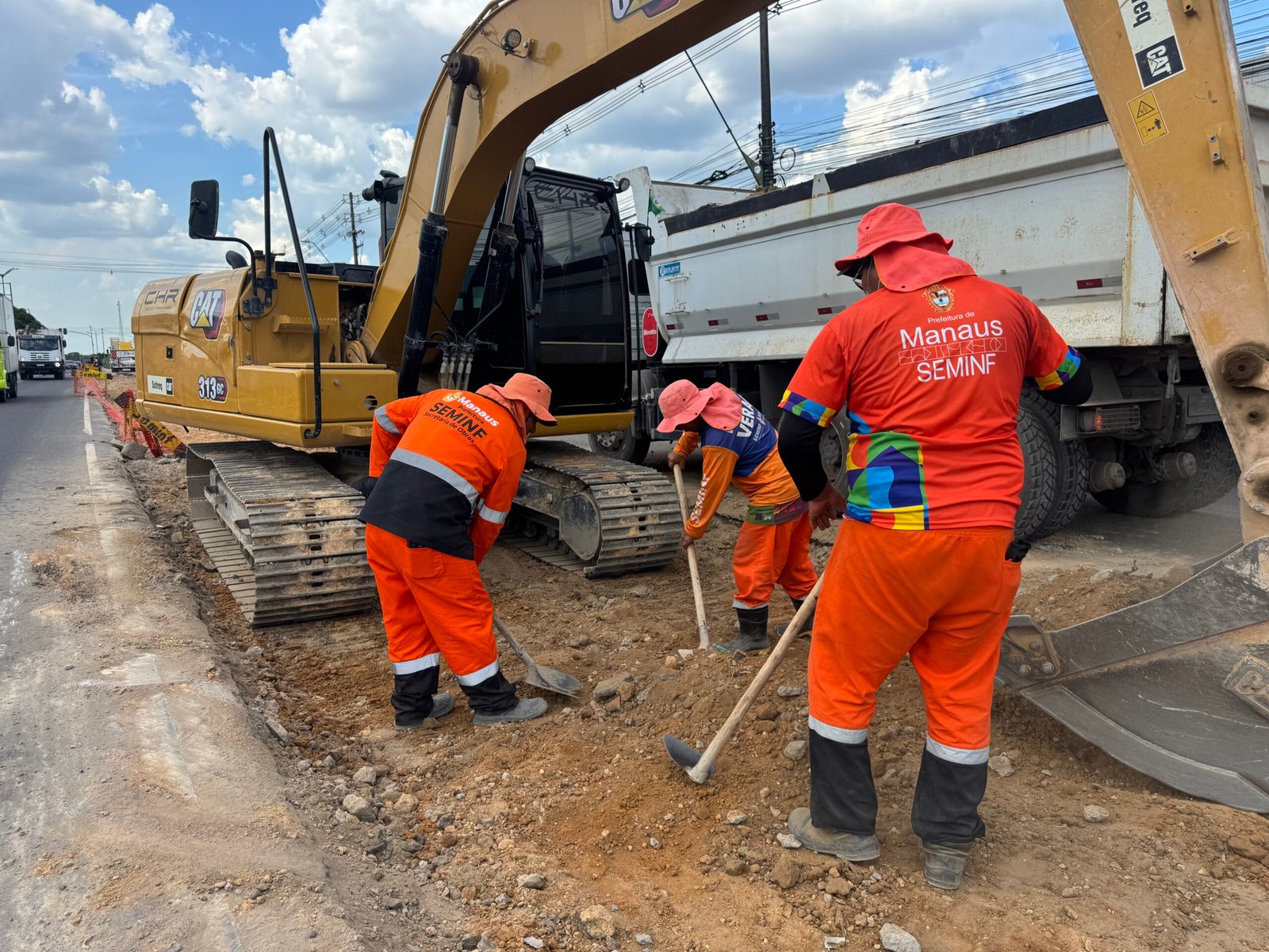 Prefeitura de Manaus inicia construção de retorno semafórico para facilitar acesso ao Parque São Pedro pela avenida Torquato Tapajós