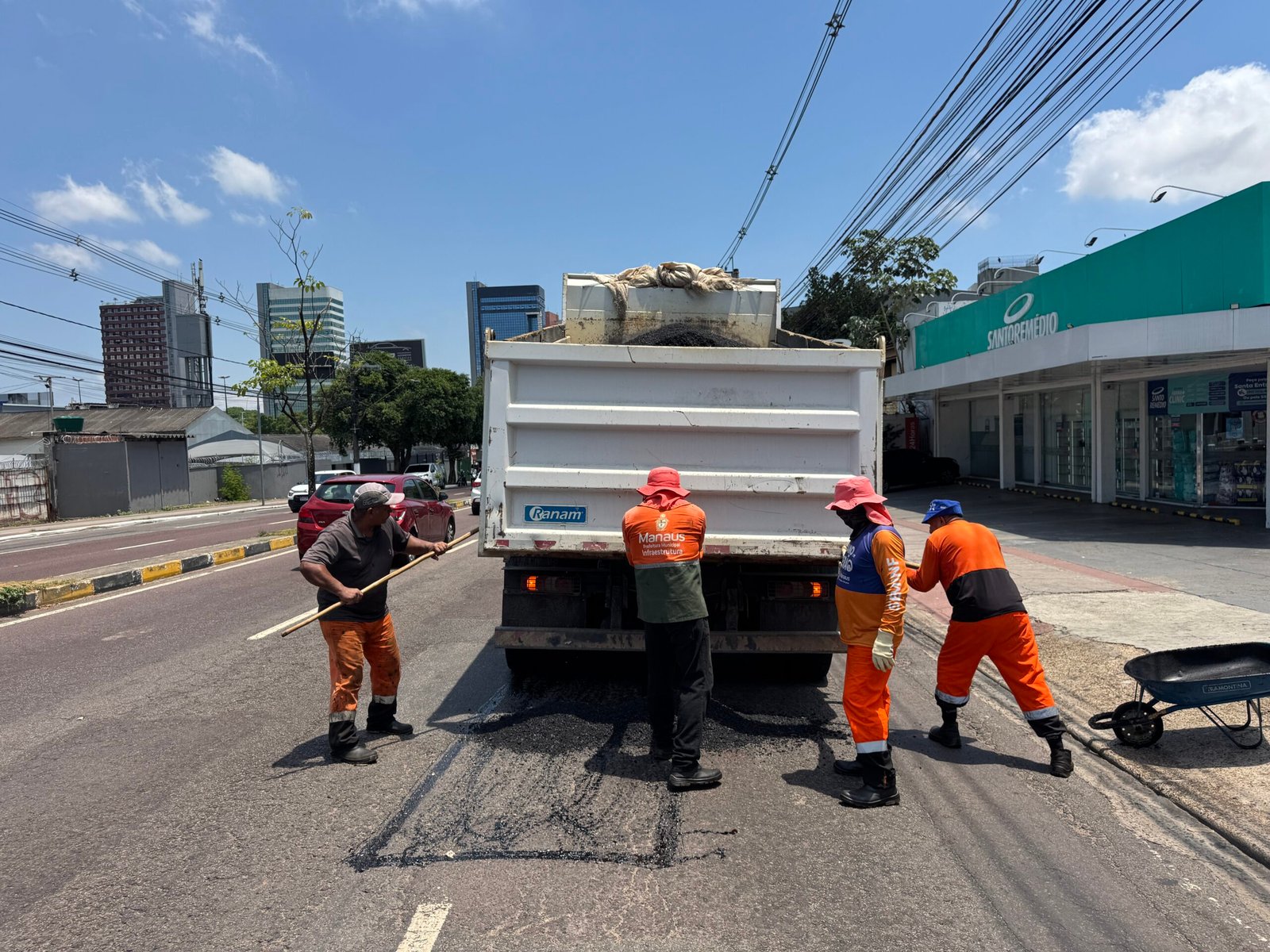 Prefeitura de Manaus recupera pavimento da avenida Djalma Batista e melhora condições de tráfego