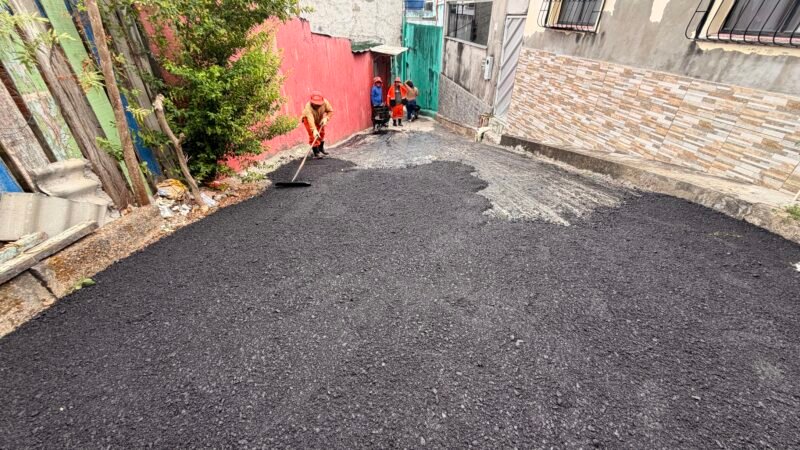 Prefeitura de Manaus atende moradores e recupera pavimento do beco Rio Umatumã, no Petrópolis