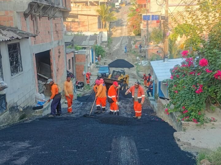 Prefeitura de Manaus aplica 50 toneladas de asfalto e transforma condições de tráfego no Alfredo Nascimento