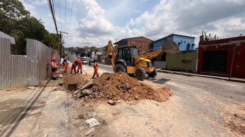 Prefeitura de Manaus avança com implantação inédita de 120 metros de tubulação em rua do bairro São José