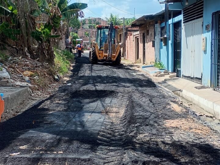 Prefeitura de Manaus recupera rua Buriti e melhora condições de tráfego no Monte das Oliveiras