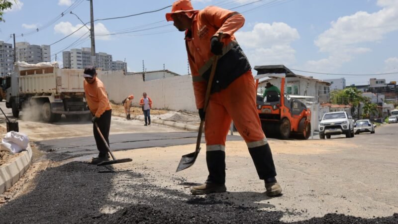 Prefeitura de Manaus transforma rua no bairro Parque 10 de Novembro e garante mais segurança e mobilidade com novo asfalto