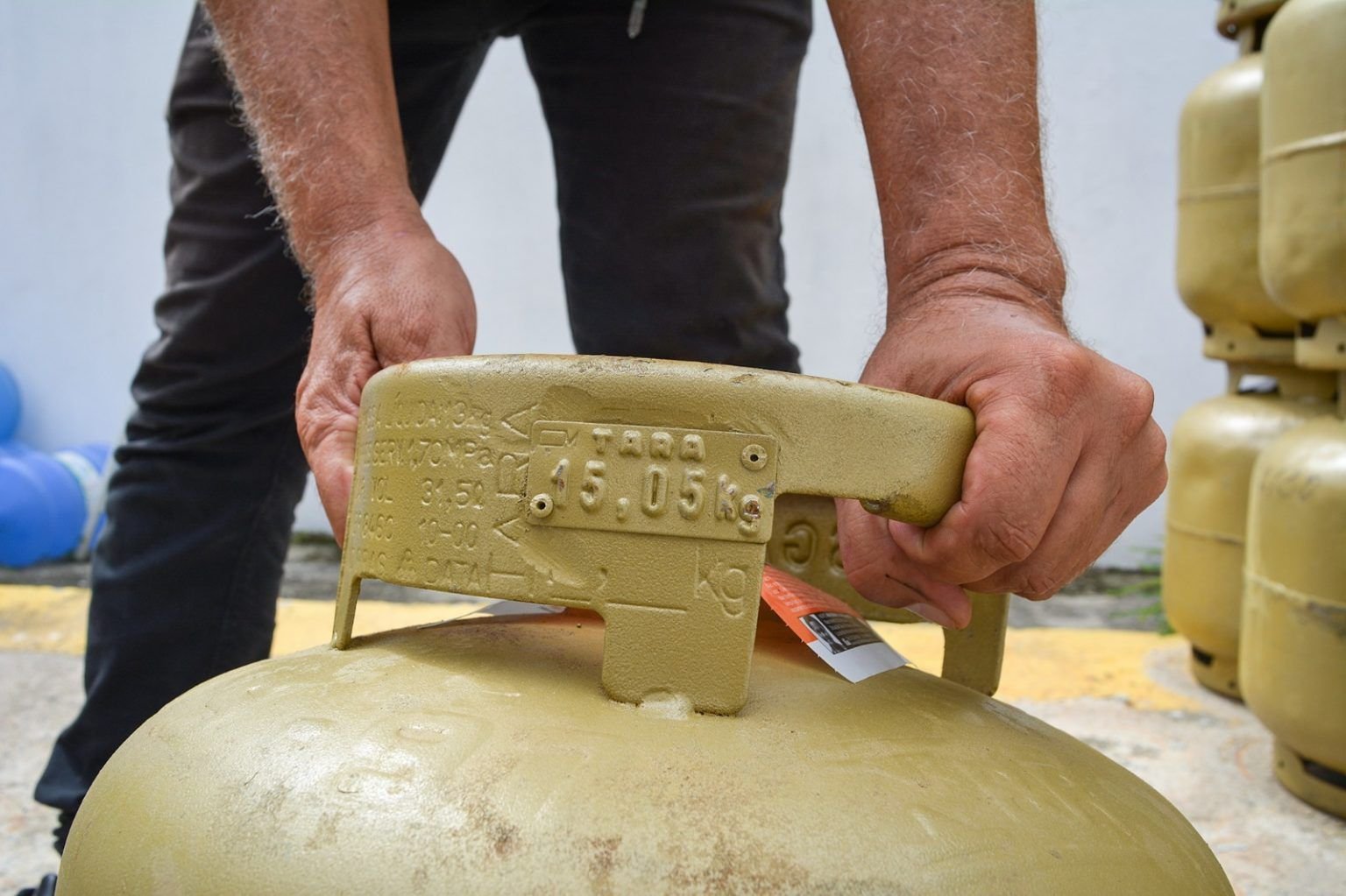 Procon Manaus aponta aumento de 5% na botija de gás de cozinha de 13 quilos e redução de 0,60% na de 8 quilos em setembro