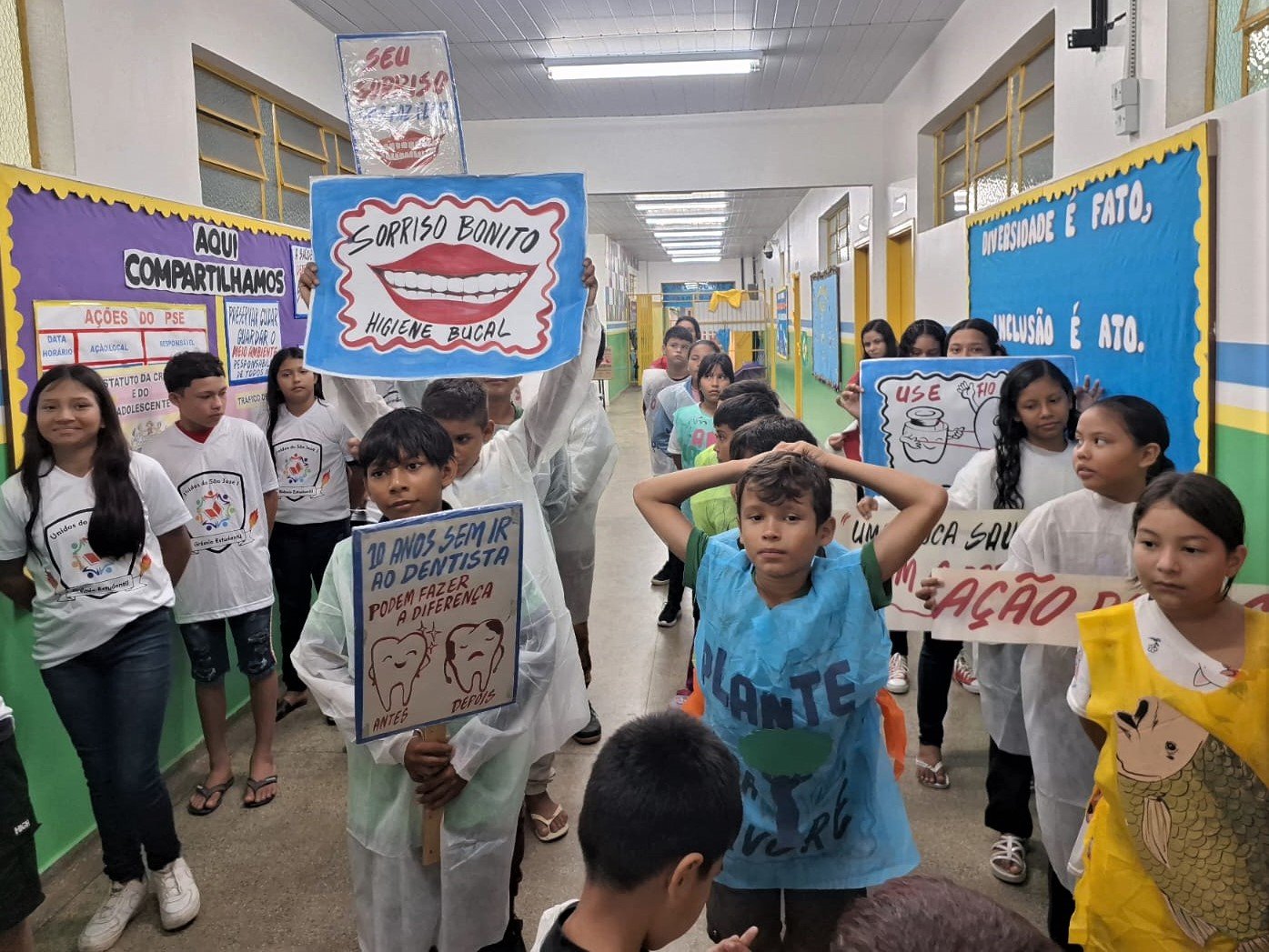 Prefeitura mobiliza alunos e comunitários de Nossa Senhora do Livramento em ‘Passeata da Saúde Bucal’