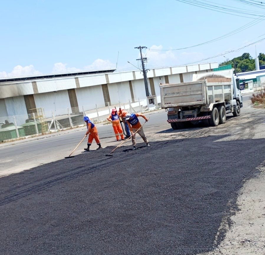 Prefeitura de Manaus recupera rua Ombieiro e melhora acesso ao Distrito Industrial 2