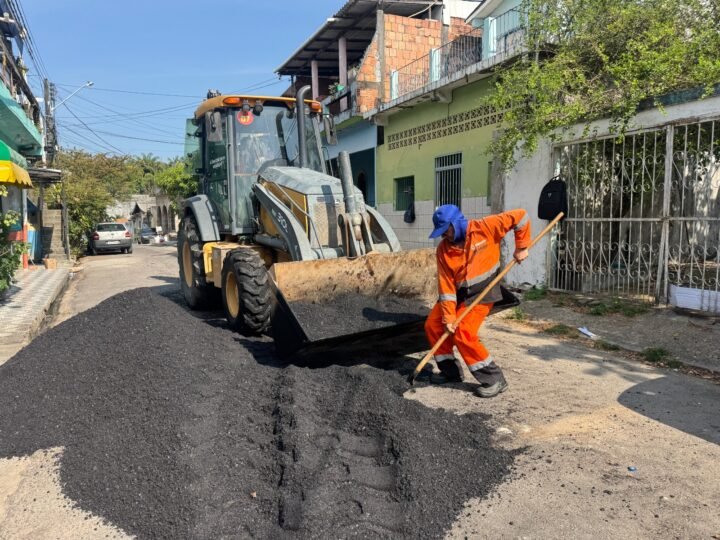 Prefeitura de Manaus recupera rua no bairro Coroado e melhora mobilidade na zona Leste