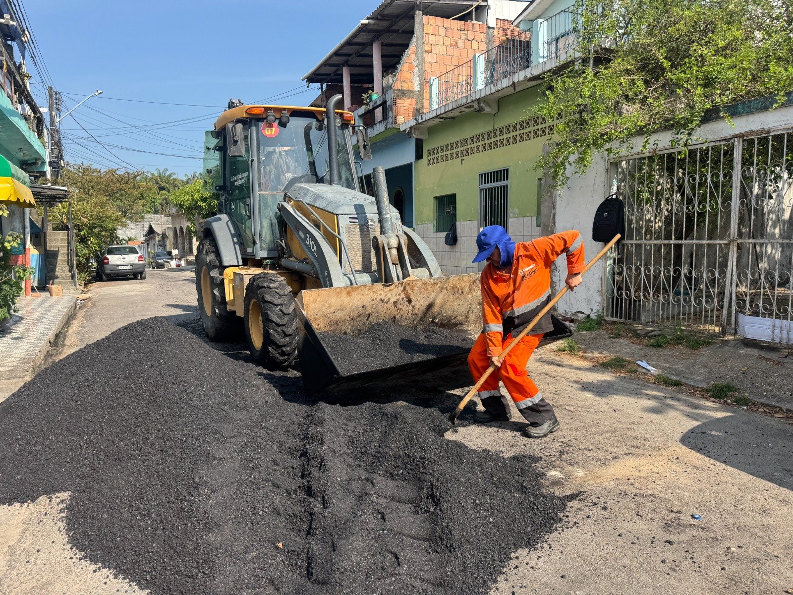 Prefeitura de Manaus recupera rua no bairro Coroado e melhora mobilidade na zona Leste