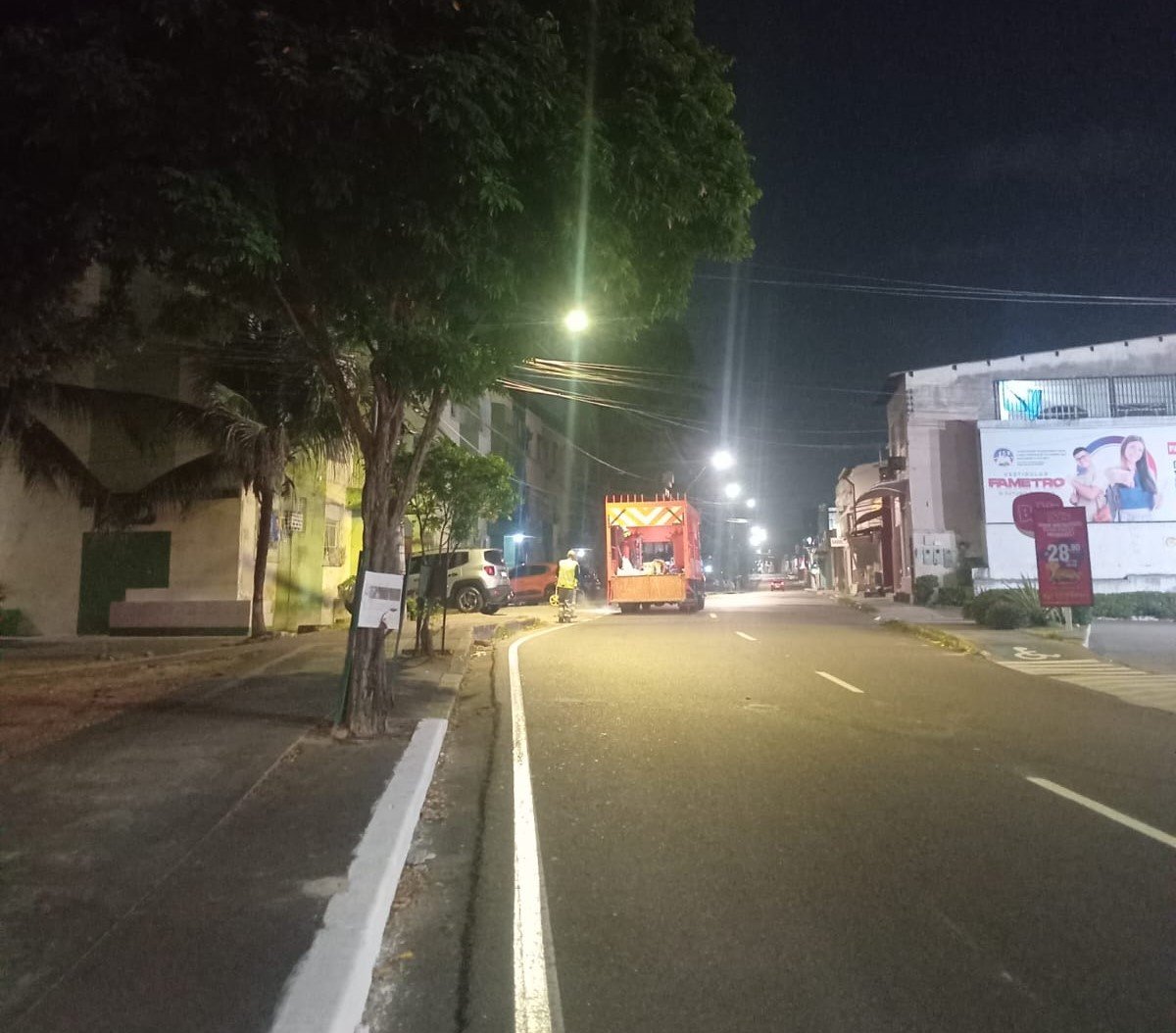 Ruas e avenidas de Manaus recebem novos serviços de sinalização viária da prefeitura