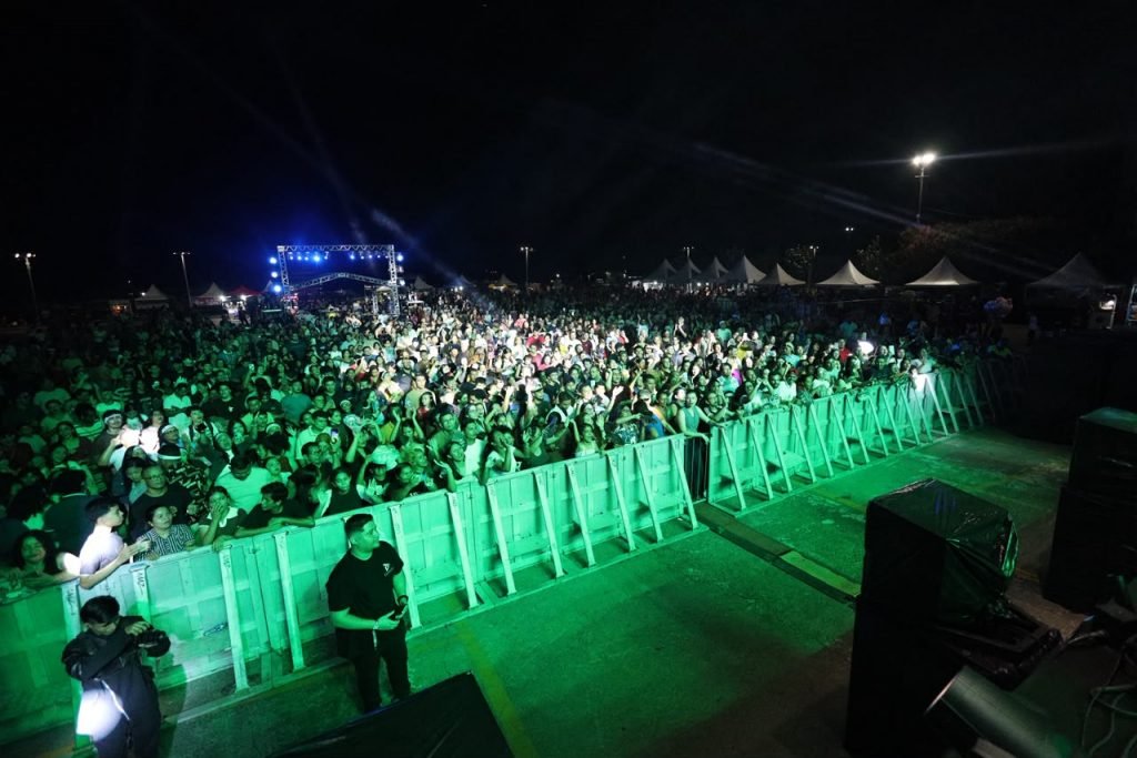 Celebrações católica e gospel abrem programação de  sábado do palco Alfândega com shows de Padre João Carlos, Hamilton Azevedo e Mia Lohanny