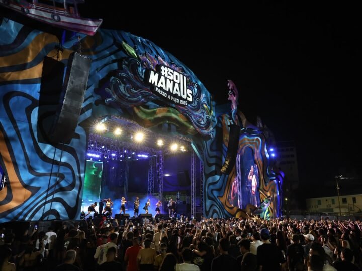 MC Hariel encerra apresentações no palco Alfândega com público cantando grandes sucessos