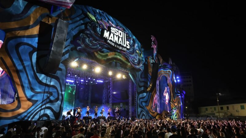 MC Hariel encerra apresentações no palco Alfândega com público cantando grandes sucessos
