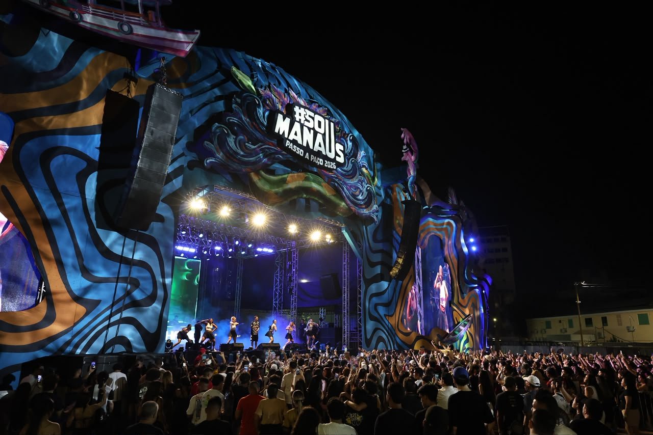 MC Hariel encerra apresentações no palco Alfândega com público cantando grandes sucessos