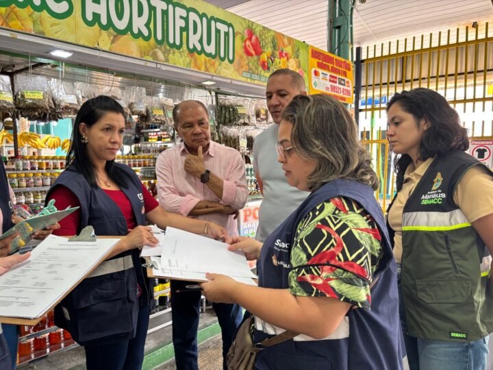 Ouvidoria-Geral do Município participa de ação de escuta ativa com permissionários na Feira do Parque 10