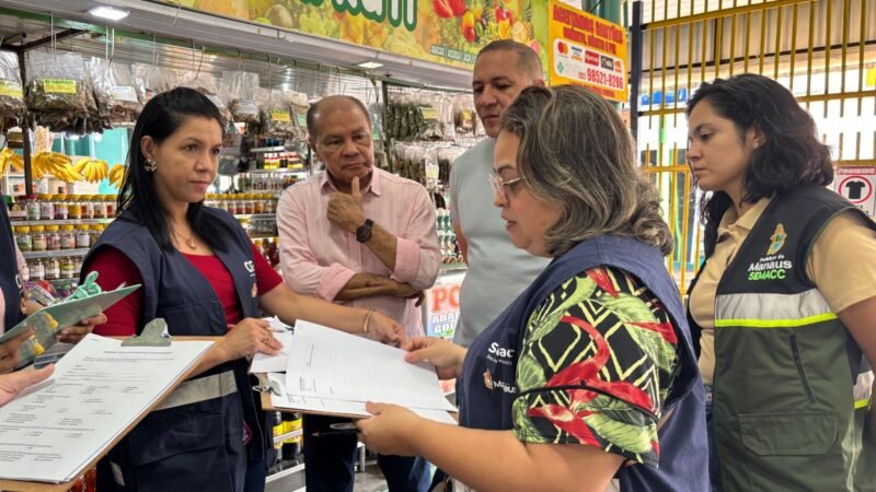 Ouvidoria-Geral do Município participa de ação de escuta ativa com permissionários na Feira do Parque 10