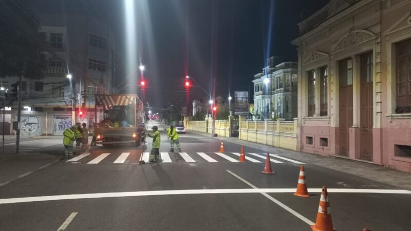 Prefeitura implanta sinalização em mais vias de Manaus para organizar tráfego e proteger pedestres