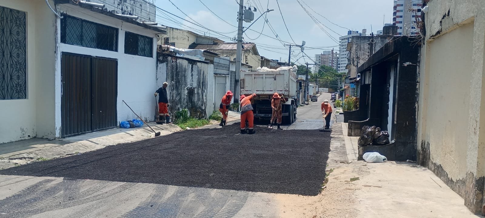 Prefeitura de Manaus conclui serviço de infraestrutura na rua Wilson de Castro e melhora circulação no Parque 10