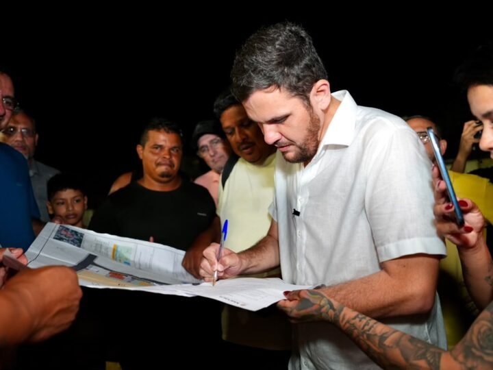 Prefeito Renato Junior assina ordem de serviço ao lado de moradores e autoriza início da reforma do Centro de Convivência do bairro Redenção