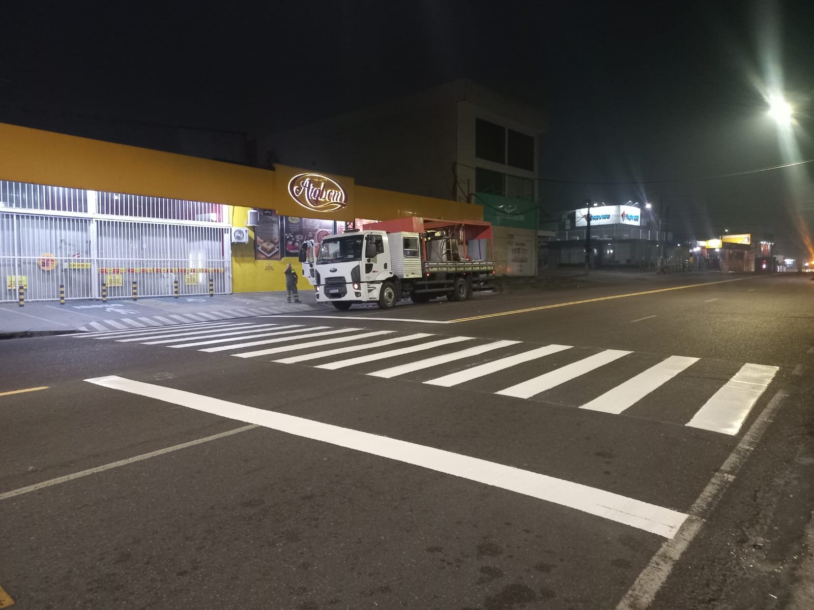 Prefeitura de Manaus reforça sinalização em 12 bairros para ampliar a segurança nas vias