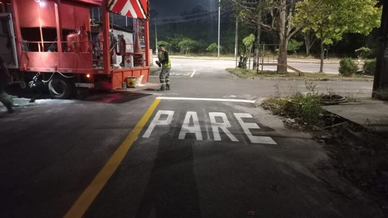 Prefeitura de Manaus segue com serviços de sinalização em várias zonas da cidade