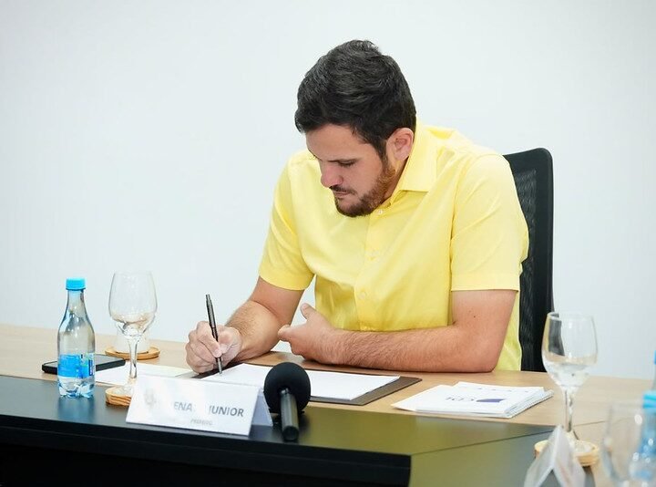 Prefeito Renato Junior assina progressões salariais para 7.616 servidores da Semed, Semsa e Semef e reforça valorização dos servidores públicos