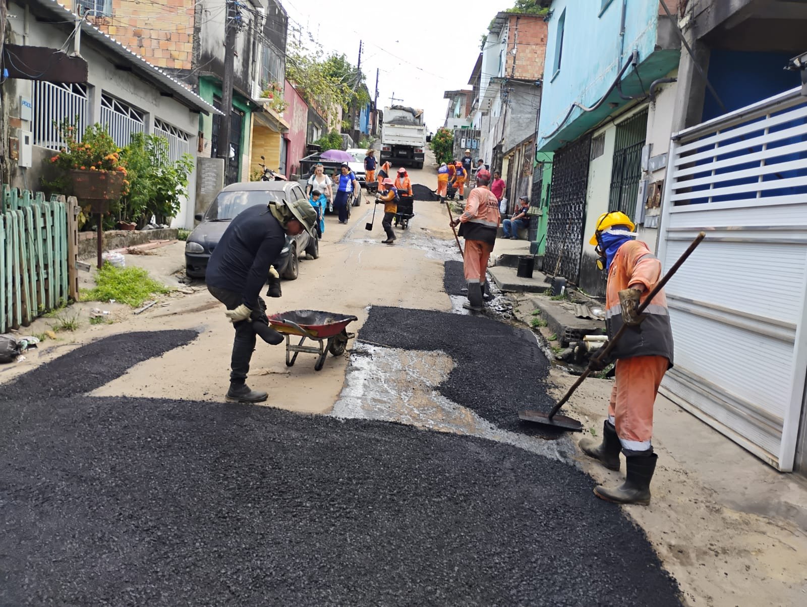 Prefeitura de Manaus realiza manutenção asfáltica em ruas do Nova Esperança e melhora mobilidade na zona Centro-Oeste
