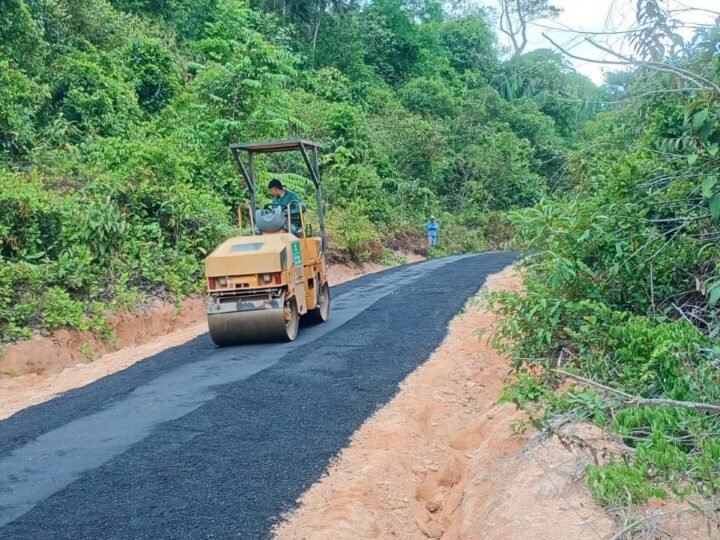 Prefeitura de Manaus pavimenta ladeiras no ramal ZF5 e melhora acesso na zona rural