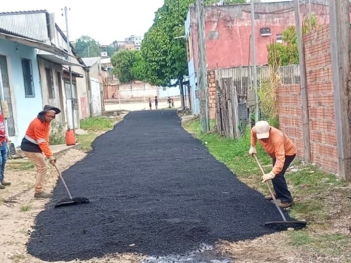 Prefeitura de Manaus leva asfalto para a travessa Santo Antônio e transforma acesso no bairro Tarumã