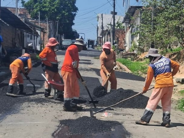 Prefeitura de Manaus reforça infraestrutura da comunidade Campos Sales e melhora trafegabilidade no bairro Tarumã