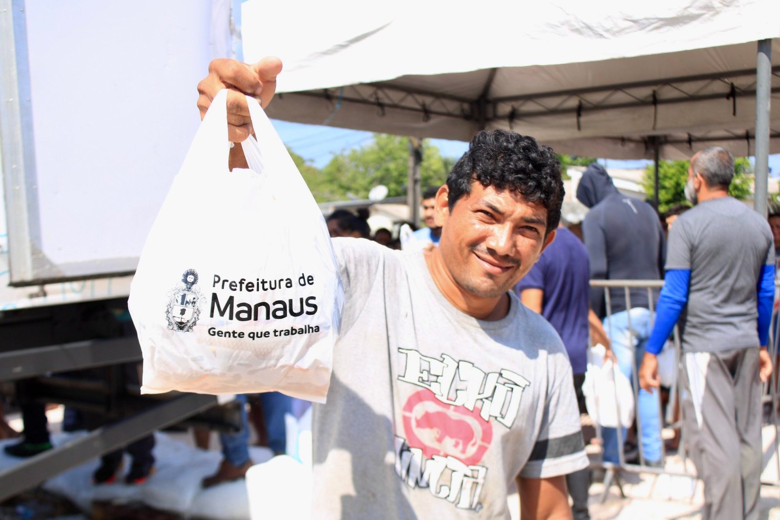 Prefeitura de Manaus entrega 35 mil peixes nas zonas Norte e Oeste pelo programa ‘Jaraqui da Gente’