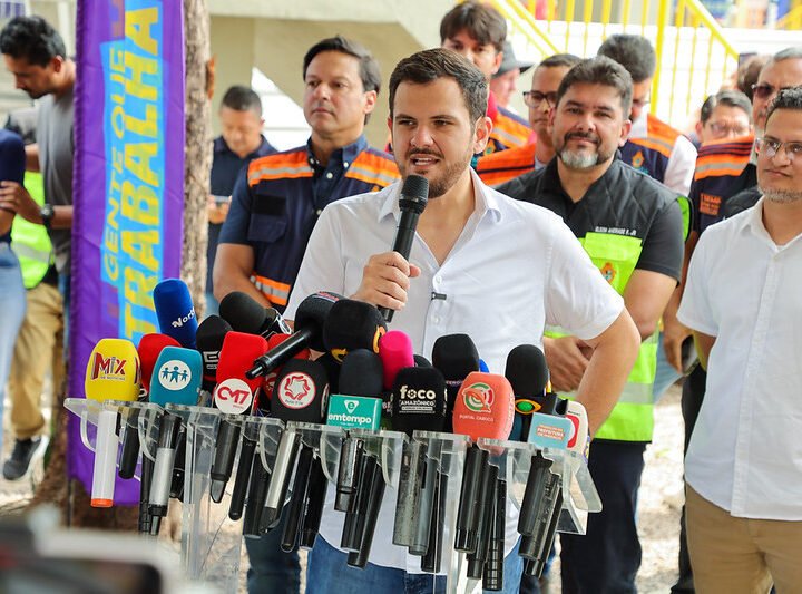 Prefeito Renato Junior entrega passarela na avenida Torquato Tapajós utilizada diariamente por 4,5 mil pessoas e confirma elevadores para garantir acessibilidade a PcDs 