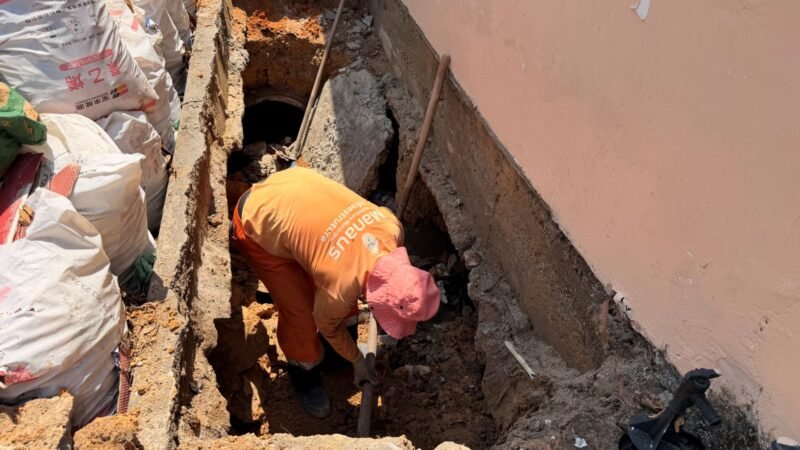 Prefeitura de Manaus recupera rede de drenagem na rua Ademar de Barros, no bairro Flores