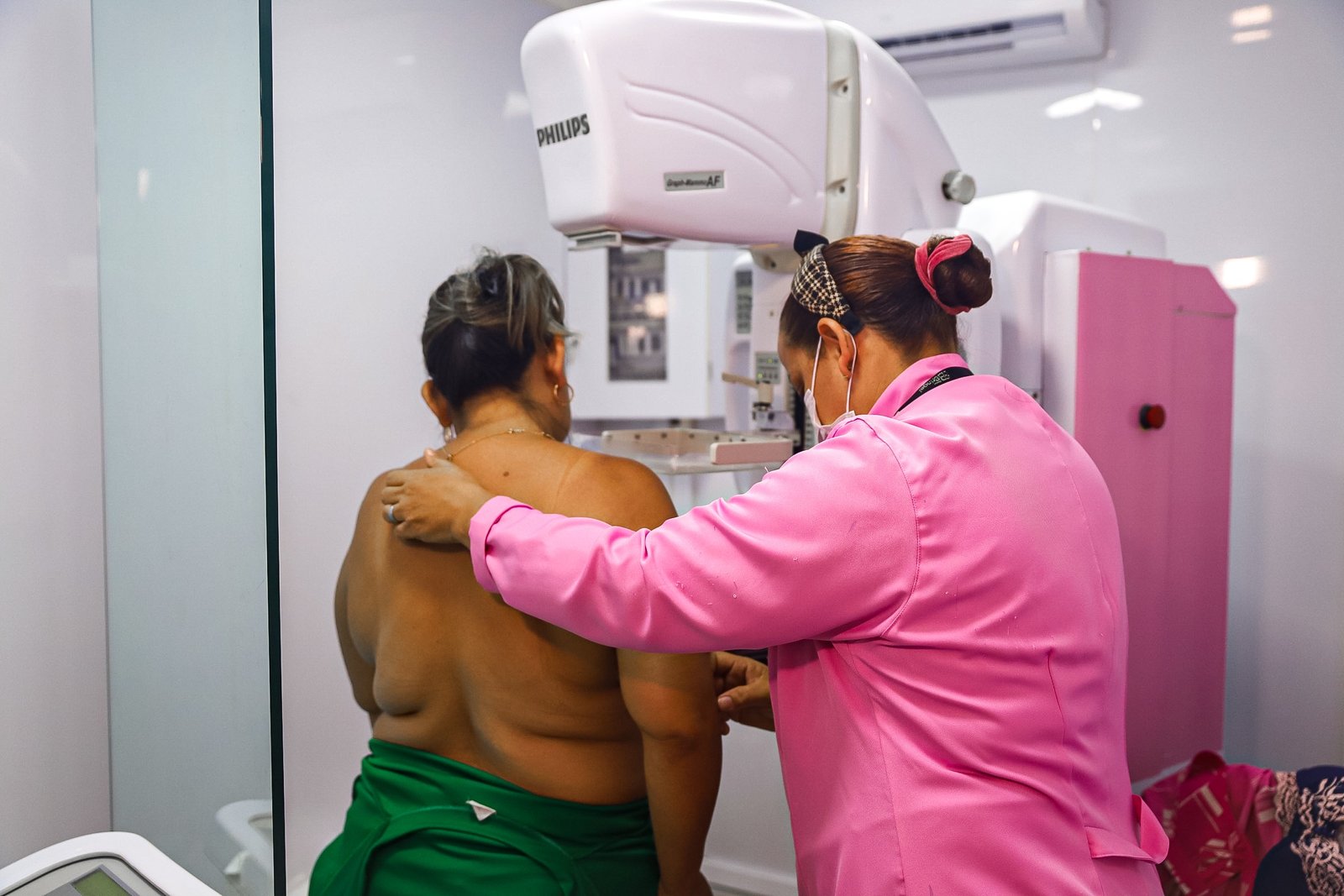 No ‘Outubro Rosa’, Prefeitura de Manaus reforça importância da prevenção e detecção precoce do câncer de mama
